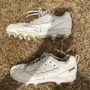 Mizuno White Baseball Cleats